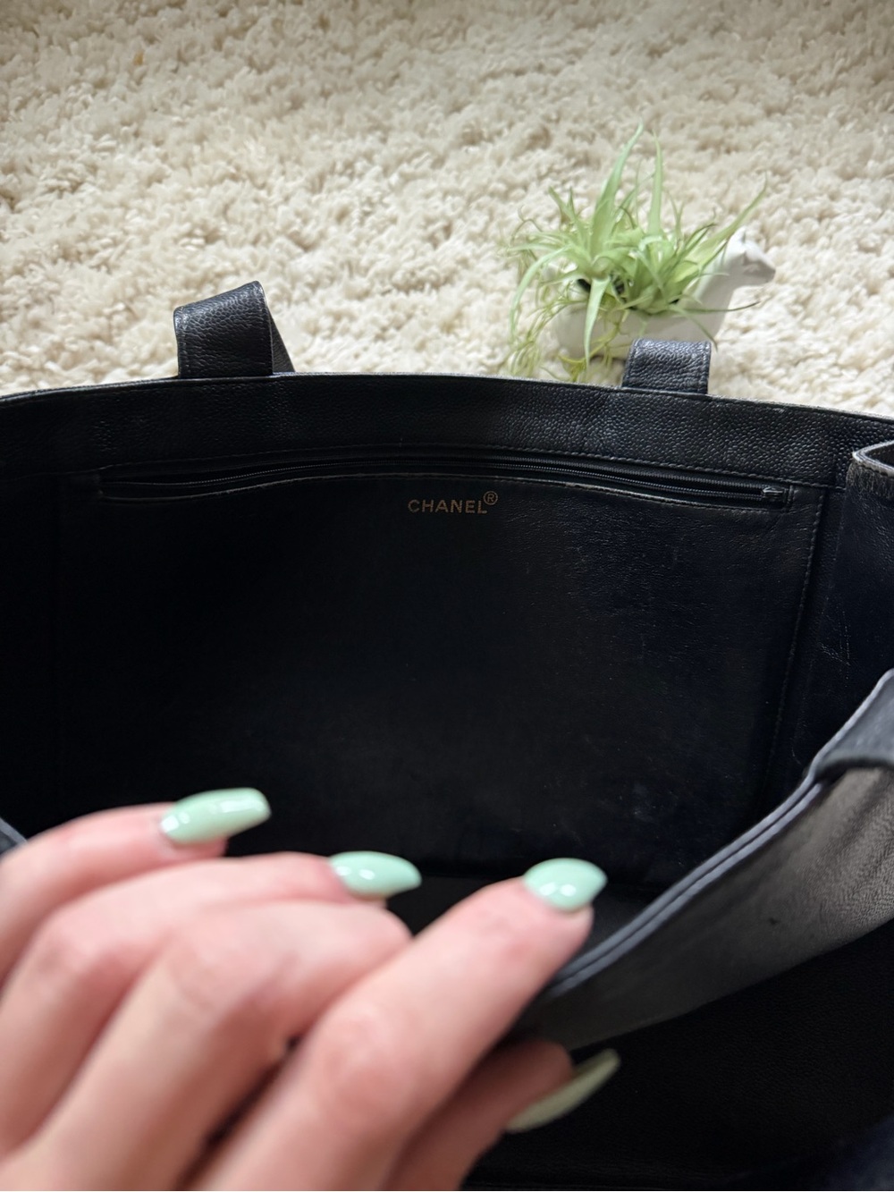 CHANEL Black caviar CC unique Quilted Interlocking CC Logo Tote - Picture 4 of 5